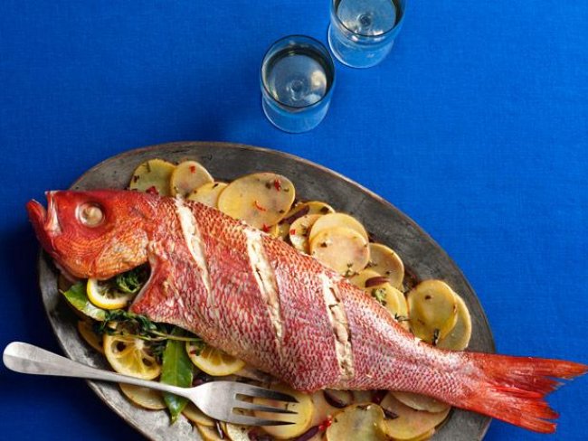 Cómo cocinar un pescado al horno de diferentes maneras